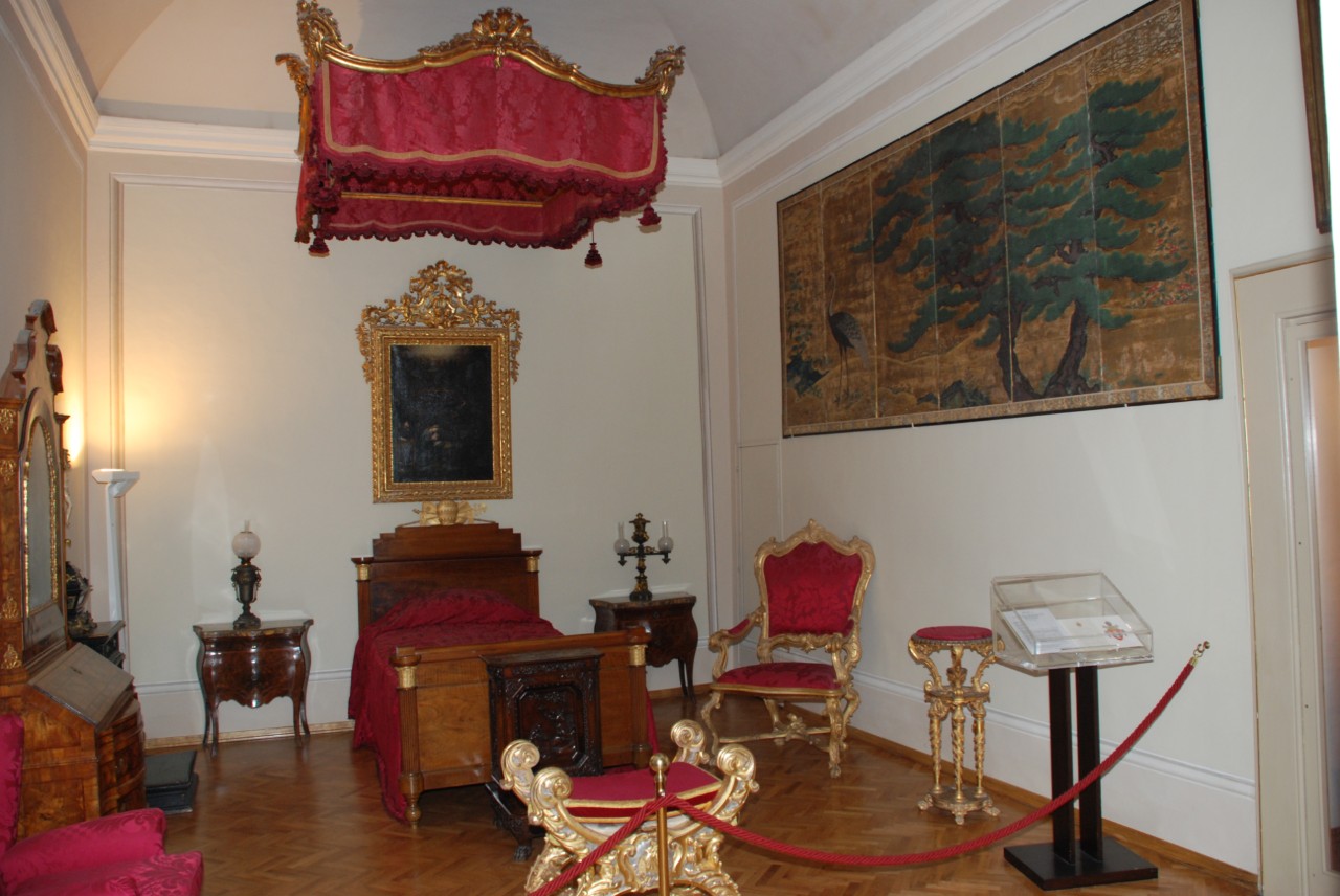 10_POPE’S ROOM